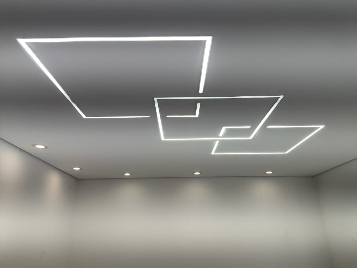 Instalação de perfil LED em residência